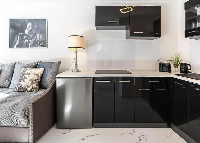 Design Leipzig Airport Dhl Amazon Voll Ausgestattet Free Parking